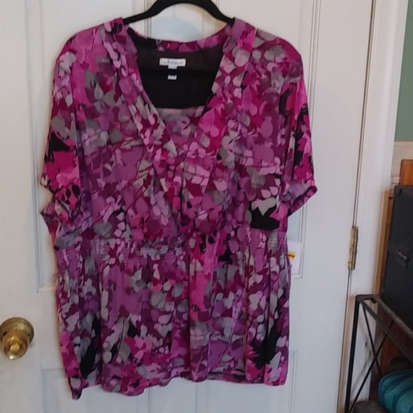 NWT 2X Pretty Floral Top - Picture 1 of 6